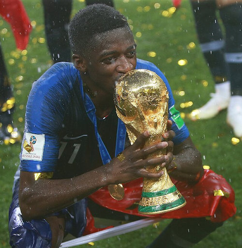  Ousmane Dembele holding the World Cup after the 2018 final - https://commons.wikimedia.org/wiki/File:Ousmane_Demb%C3%A9l%C3%A9_World_Cup_Trophy.jpg